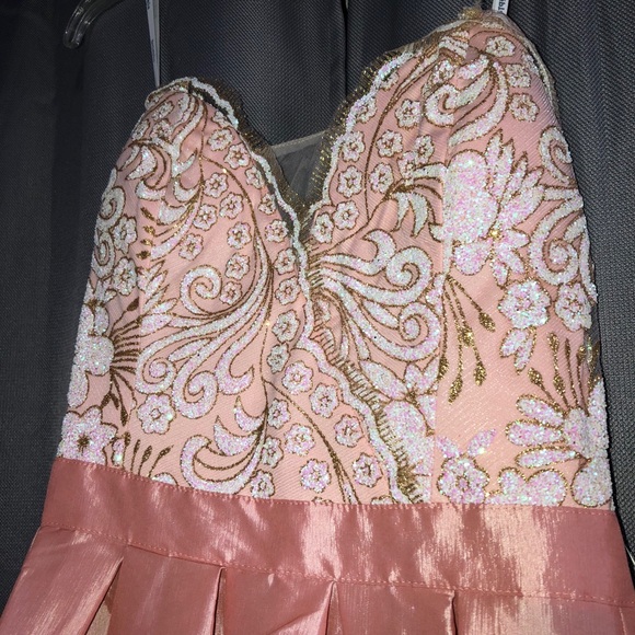 Peach and white prom dress - Picture 4 of 6